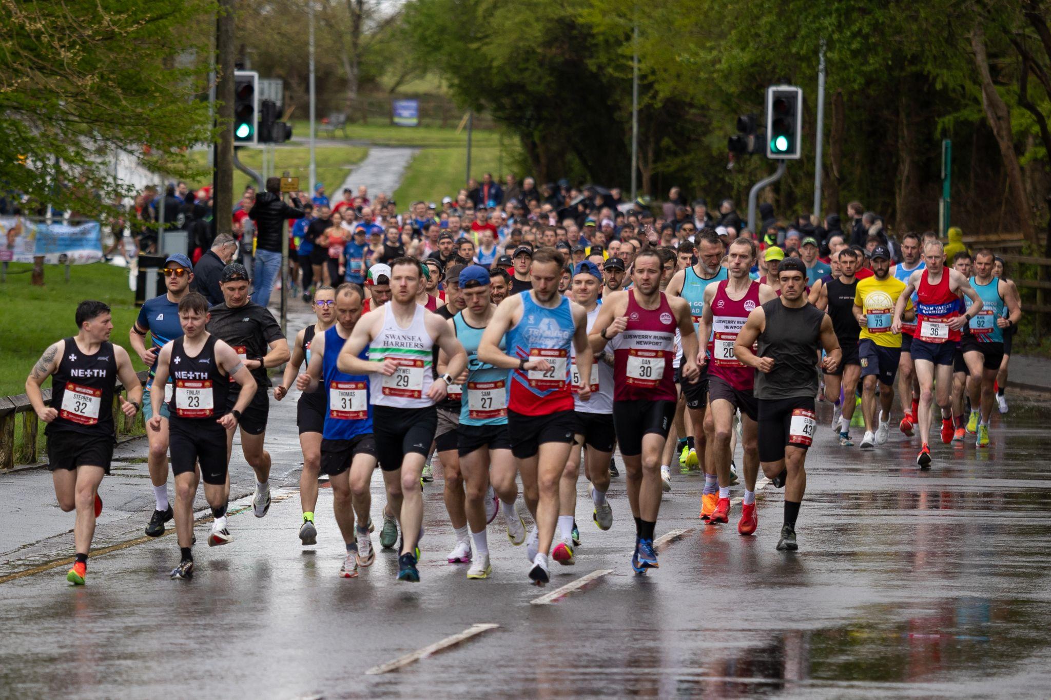 Runners on the Gorseinon streets
